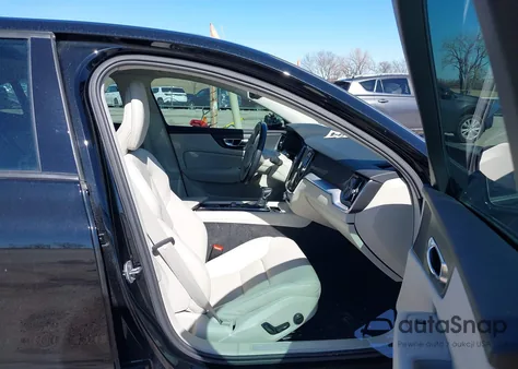 2020 Volvo S60 T6 Momentum z USA, uszkodzony, nr VIN 7JRA22TKXLG057049